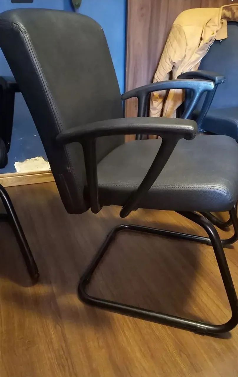 Cadeira Executiva Preta com Braços - Conforto e Design - Foto 2