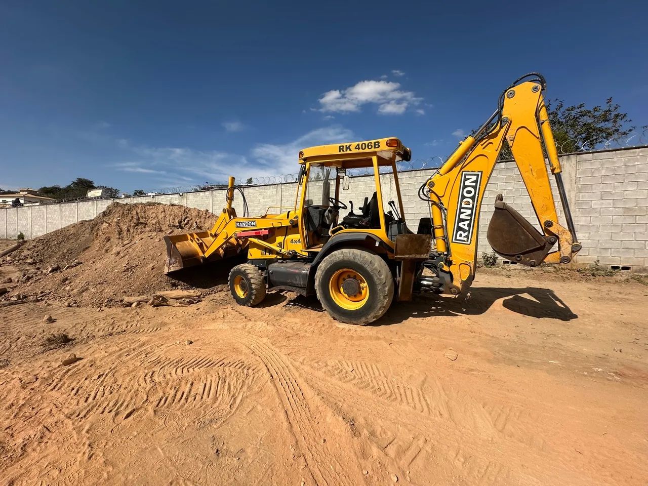 Retroescavadeira Randon RK 406B 2011 4x4 - Foto 2