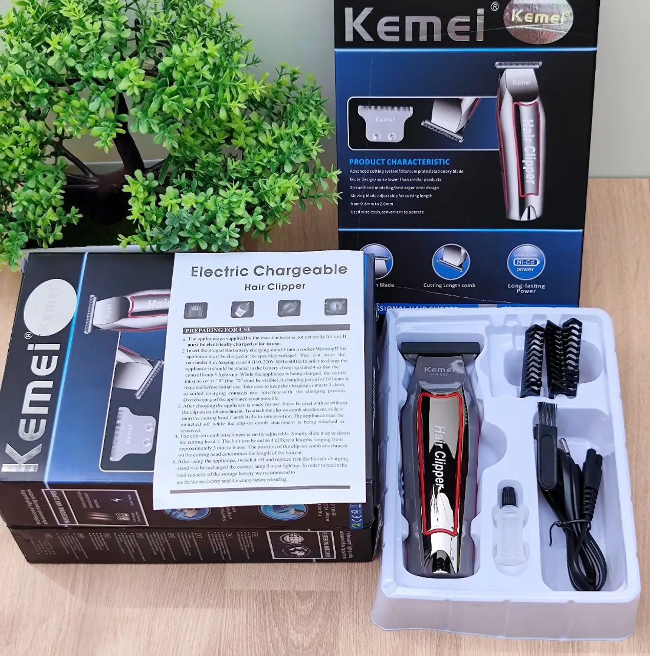 Máquina De Acabamento Profissional Kemei KM-032 Sem Fio Com Pentes e Escova De Limpeza