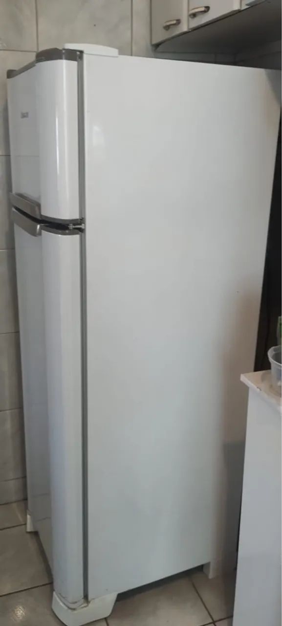 Refrigerador Esmaltec RCD34 Branca 276 litros 2 Portas - Foto 2