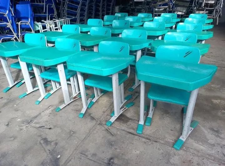 Conjunto de Cadeiras Escolares 