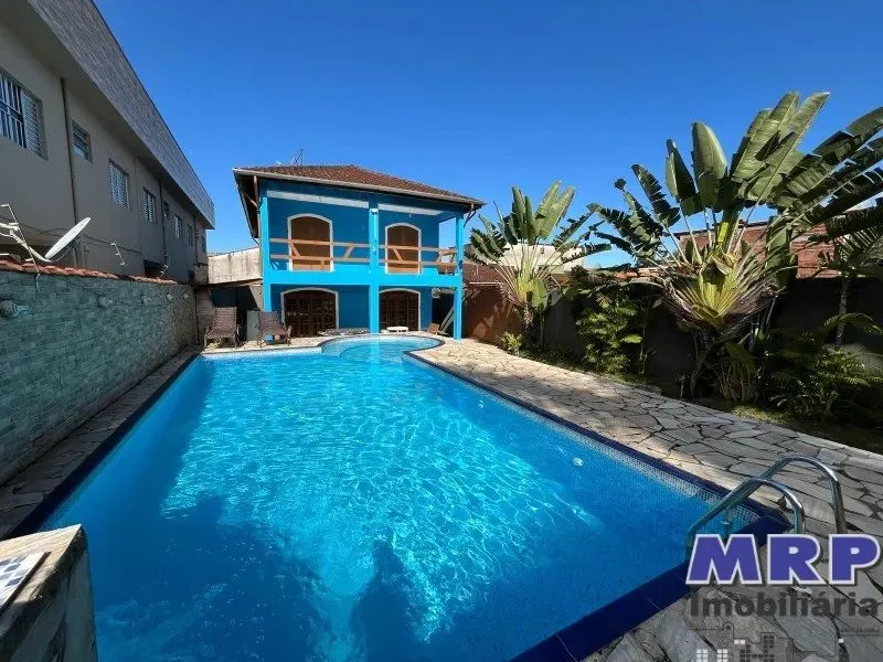 Casa com piscina à venda em Ubatuba. Praia do Sapê. 3 dormitórios.