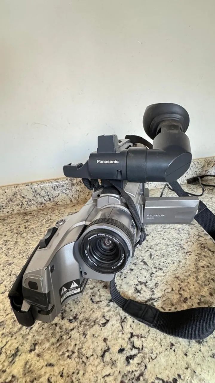 FILMADORA PANASONIC AG-DVC7 (PARA SER RESTAURADA OU APROVEITAR