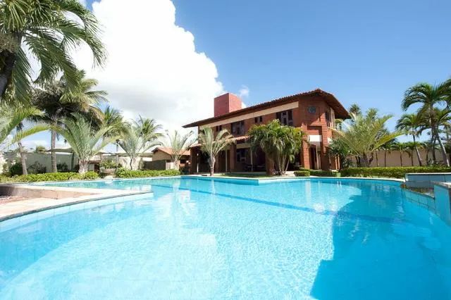 ALUGO POR TEMPORADA - Casa Super Luxo - 5 Suítes AR/TV - 20 Pessoas - Apenas 100m do Beach