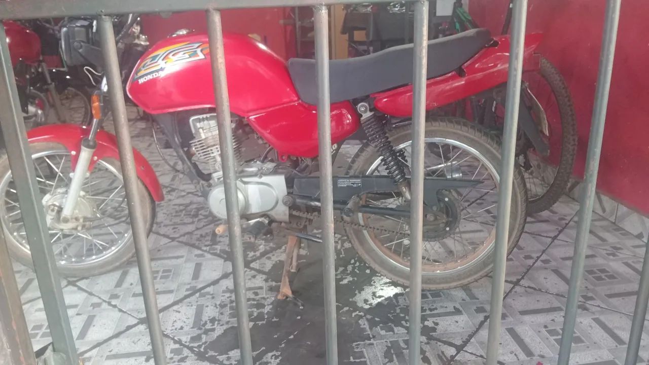 Vendo Titan 97 moto tá top nada pra fazer 25 pago  - Foto 2