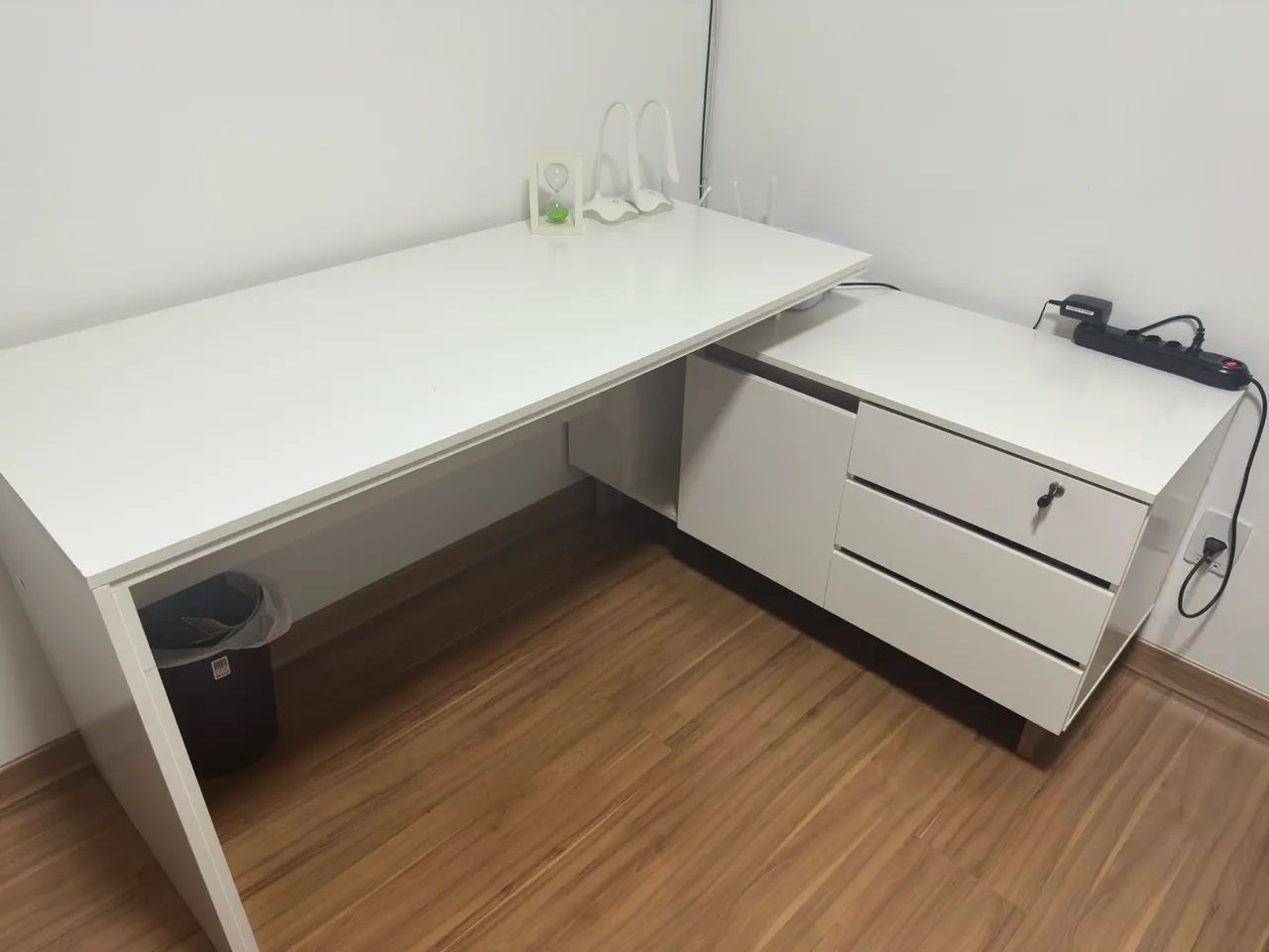 Conjunto Escritório/Home Office Politorno Móveis - Los Angeles Mesa e Estante - 2 Peças