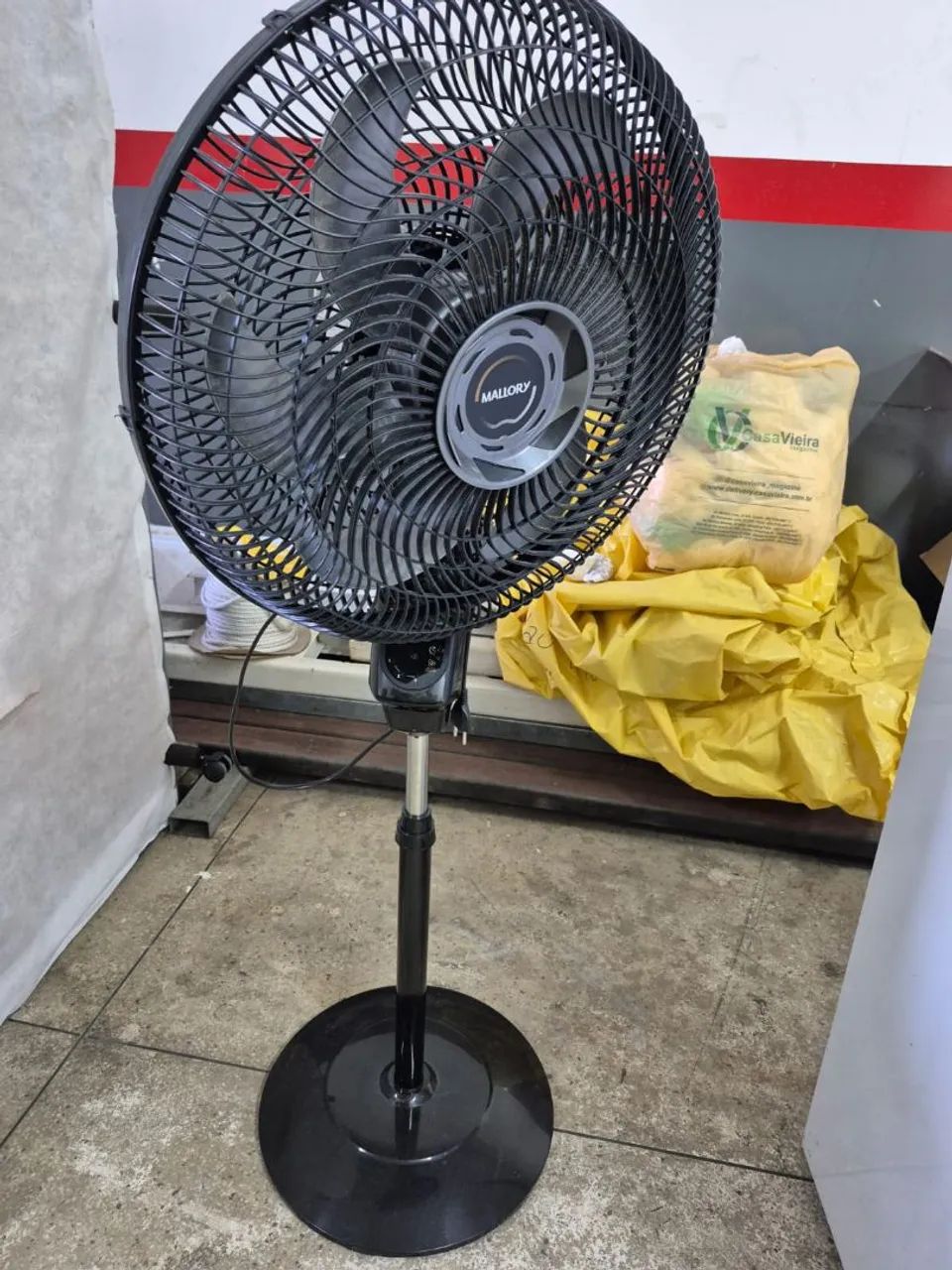 Vendo ventilador Mallory com controle.