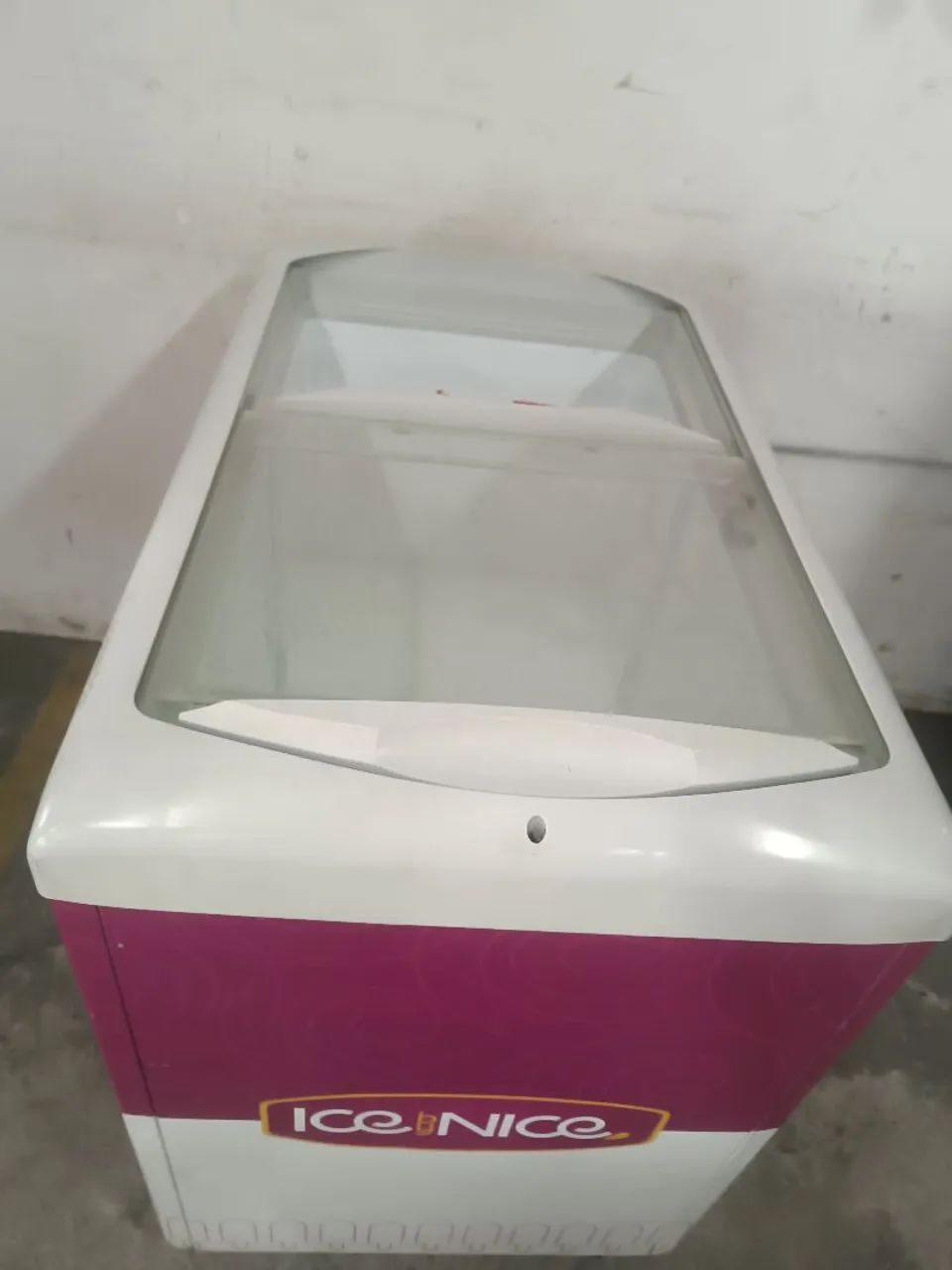 Freezer horizontal 2 portas expositora 232 litros  220 volts marca Metalfrio - Foto 3