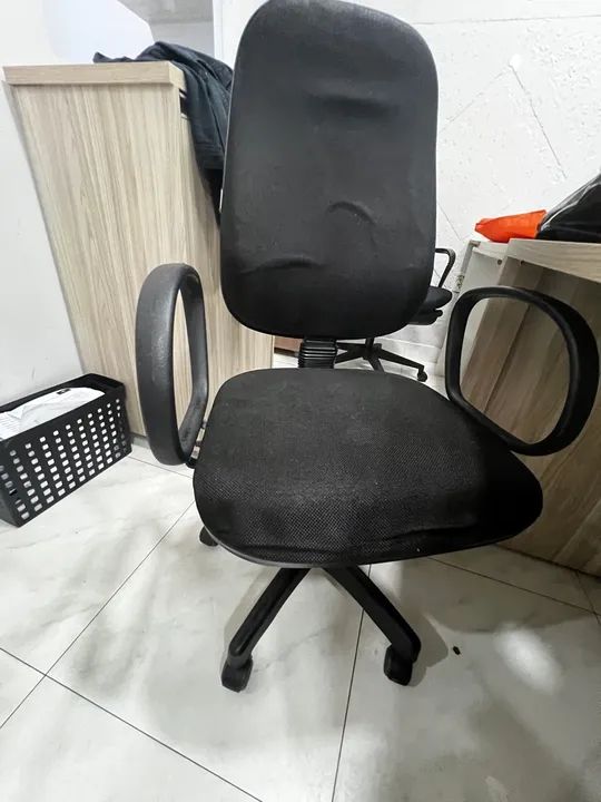 03 Cadeiras de Escritório Giratória com Rodas