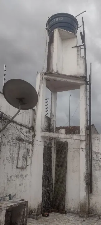 Vendo com 4 suítes e energia solar para rodar 3 centrais + elet.