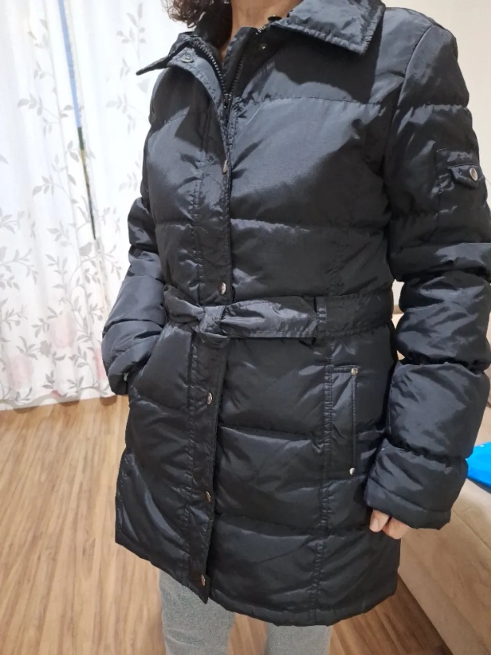Casaco preto marca Zara, com capuz removível, manequim 38/40, seminovo em perfeito estado
