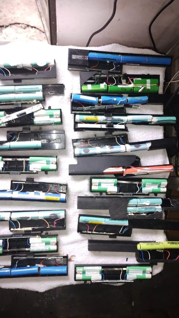 40 baterias de notebook para reciclagem - todas de 4 células de litio 18650 - Foto 4