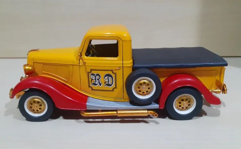 Miniatura Ford V8 RD Pick Up 1936 1/18 Majorette na caixa