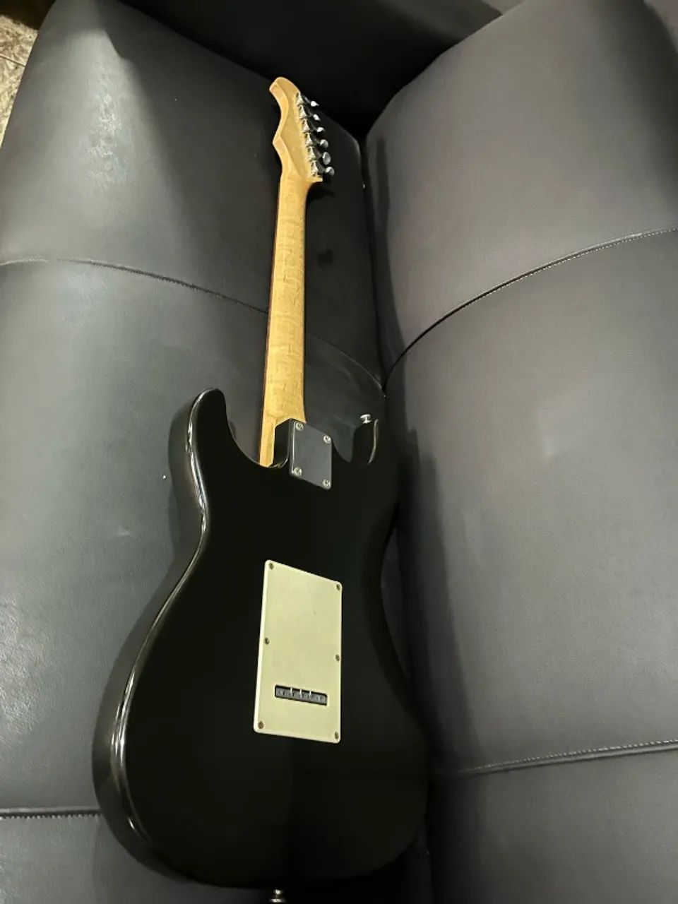 Guitarra Stratocaster Eagle preta - Foto 4