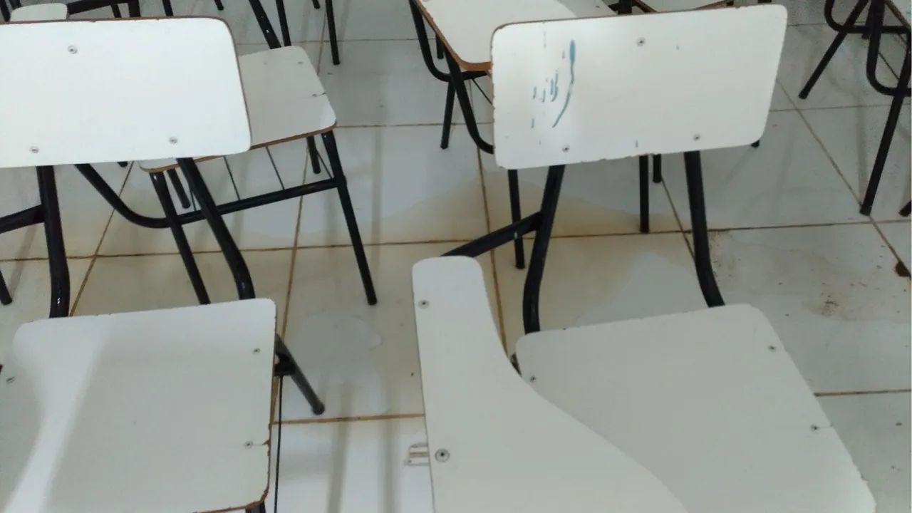 Cadeiras escolares usadas - ótimo estado!