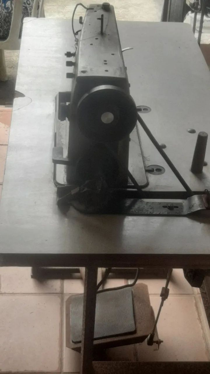 Máquina de costurar reta singer 