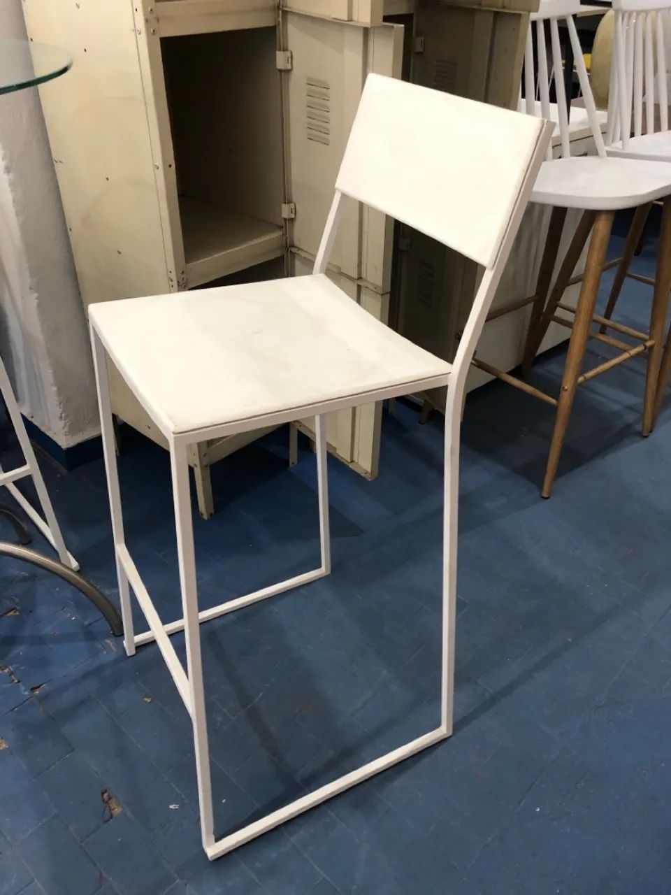 Banqueta Branca Moderna - Foto 2