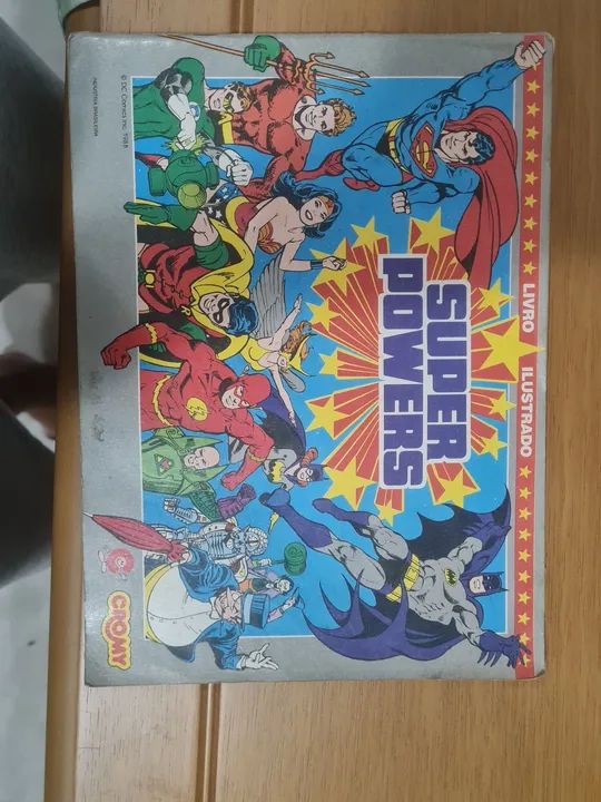 Álbuns super powers faltando 22 figurinhas 