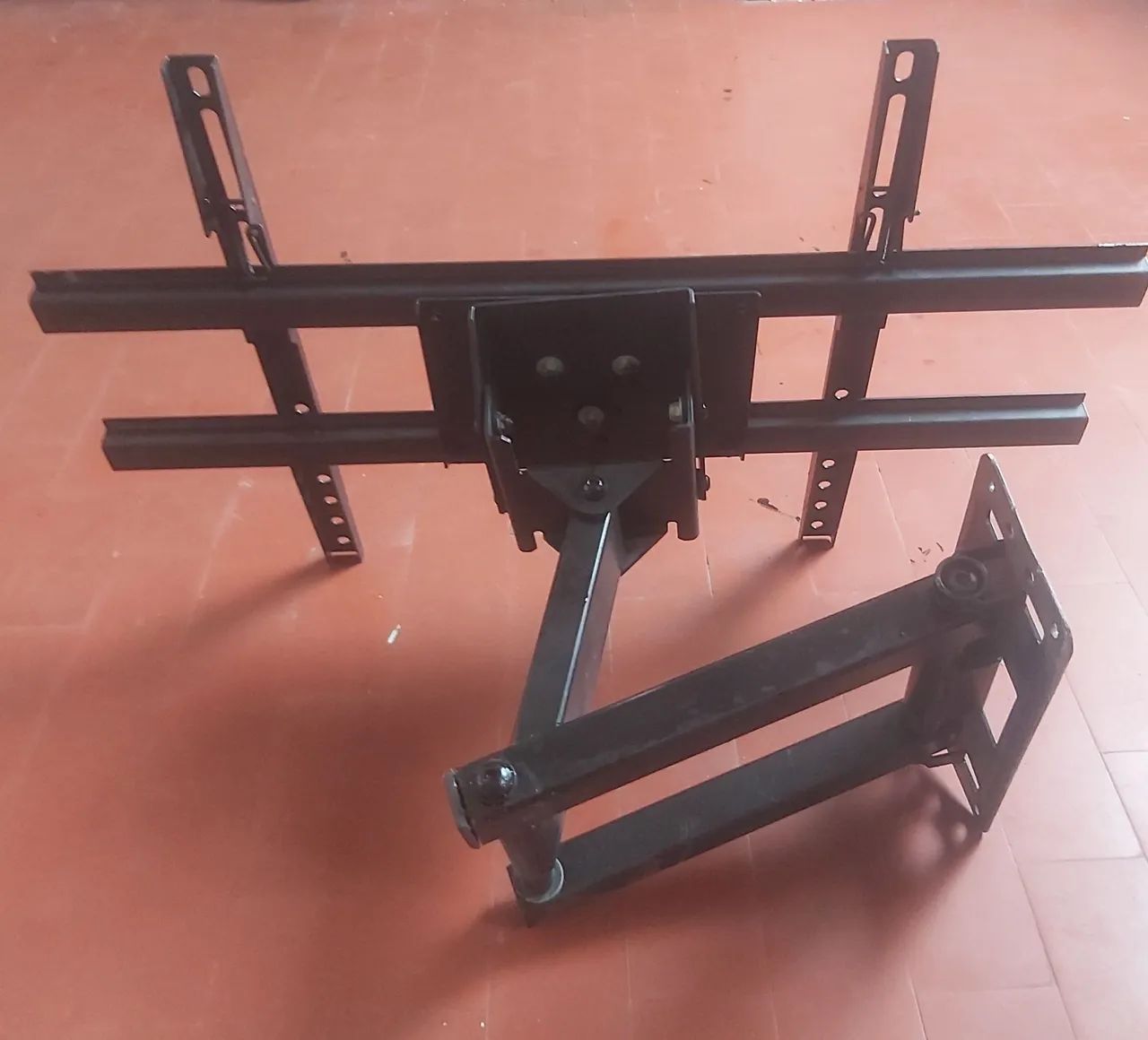 Suporte TV giratório, 32 a 75   Polegadas. Preto R$ 180,00.Preto R$ 180,00. - Foto 4