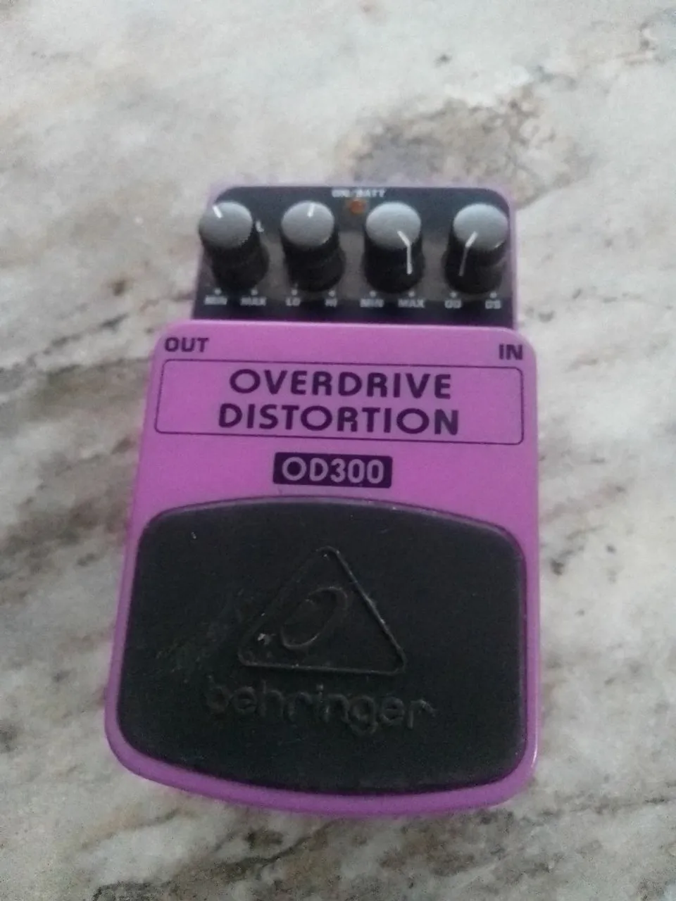 Pedal de Overdrive/Distortion Behringer OD300