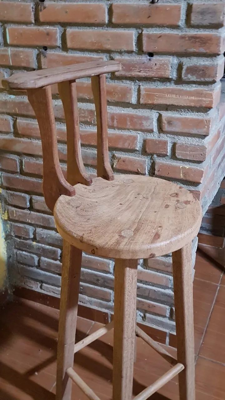 Bancos e mesas de madeira. - Foto 4