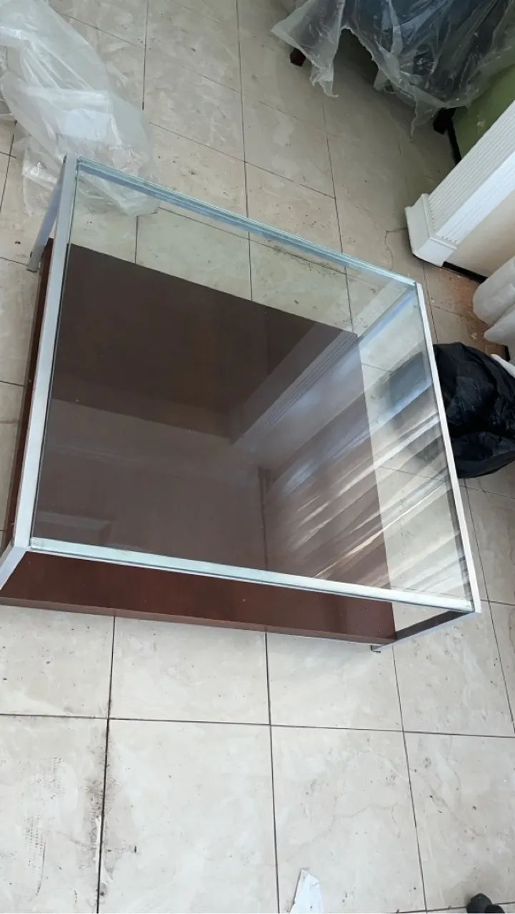 Mesa de Centro de Vidro com Base em Alumínio 