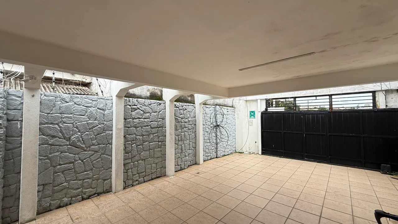 Casa comercial em Lagoa Nova com 7 salas