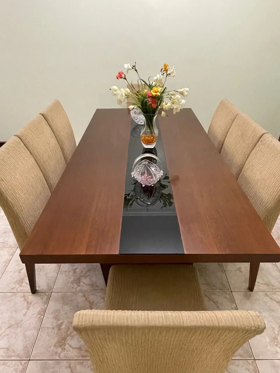 Sala de Jantar com 8 cadeiras + buffet  - Foto 3