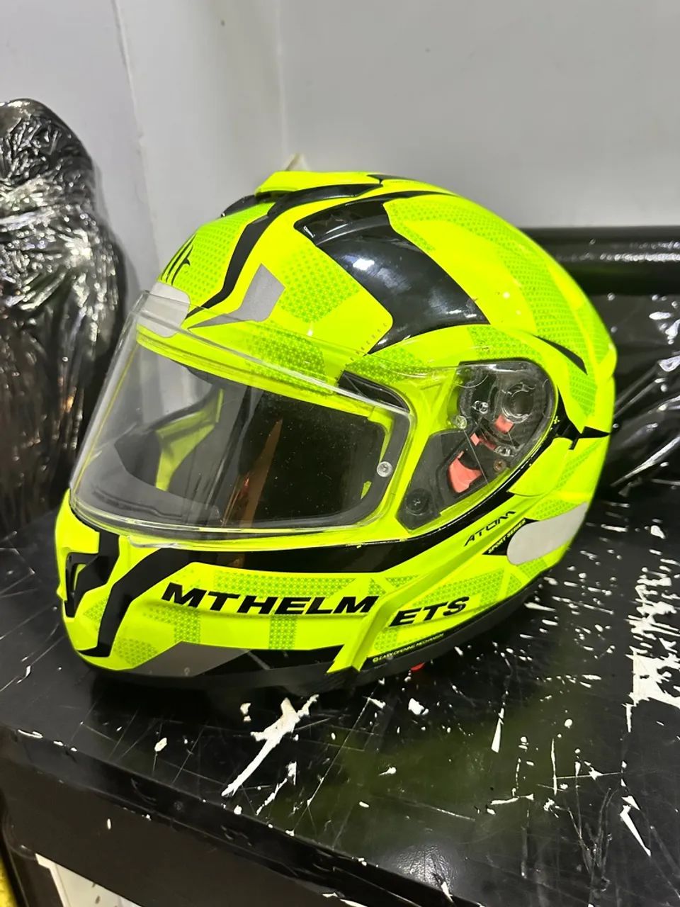 CAPACETE MT HELMETS ATOM SV DIVERGENCE AMARELO FLUO/ ESCAMOTEAVEL