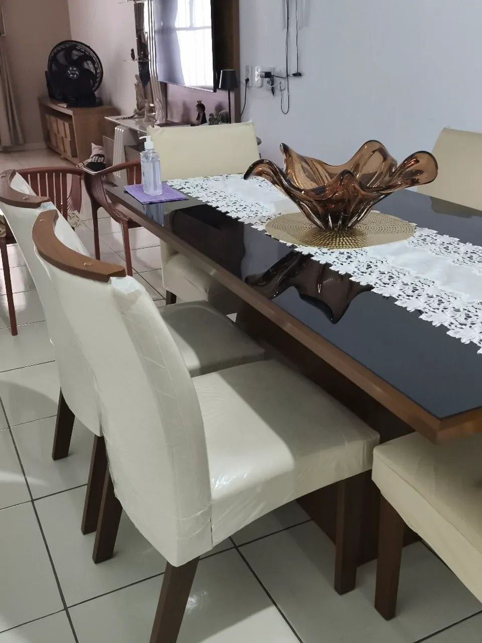 Mesa de jantar 6 cadeira semi nova 