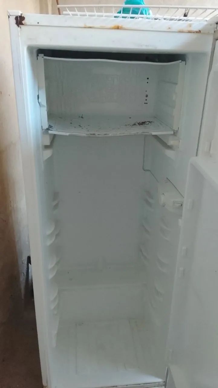 Geladeira Esmaltec  - Foto 2