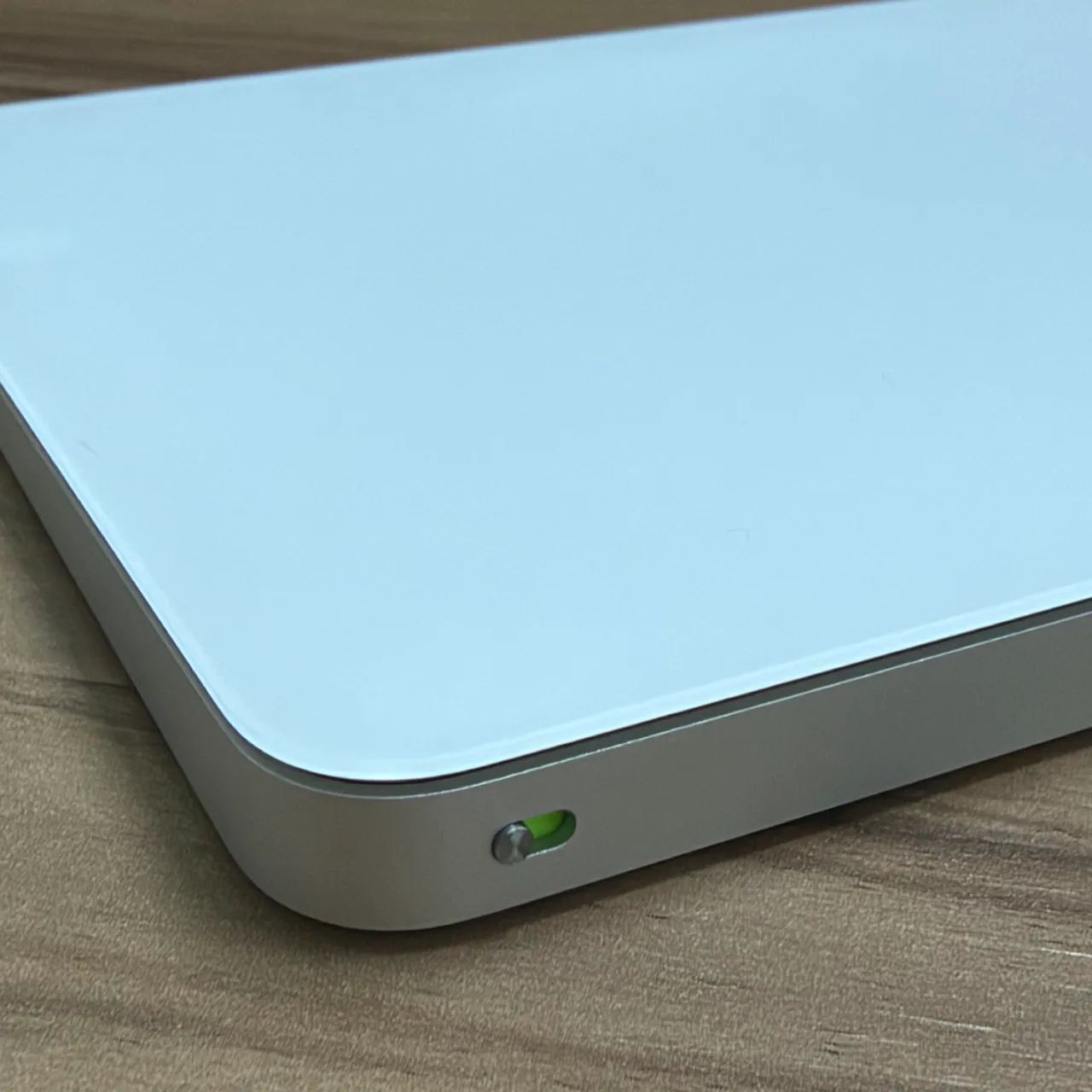Apple Magic Trackpad USB-C - Periféricos e Acessórios de