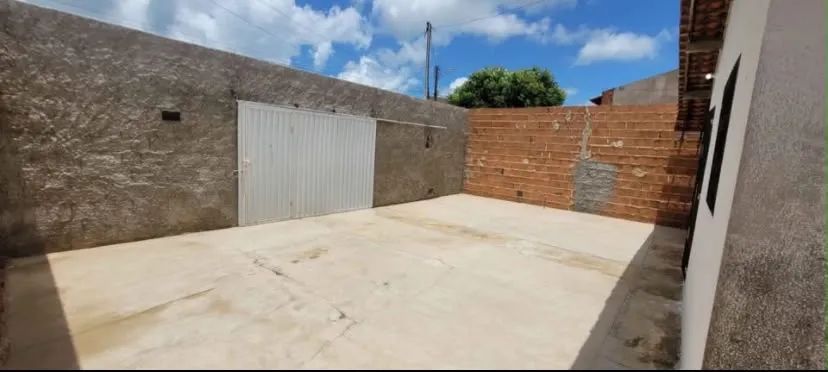 Vendo casa com quintal muito espaçosa  - Foto 2