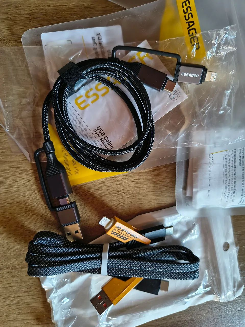 Cabos de carregador para iPhone e Android 