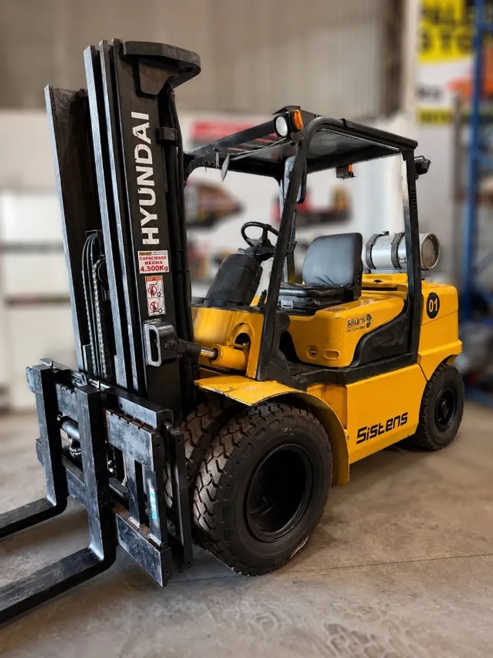 Empilhadeira GLP 4.500kg -  PRONTA PARA O TRABALHO! - Foto 3