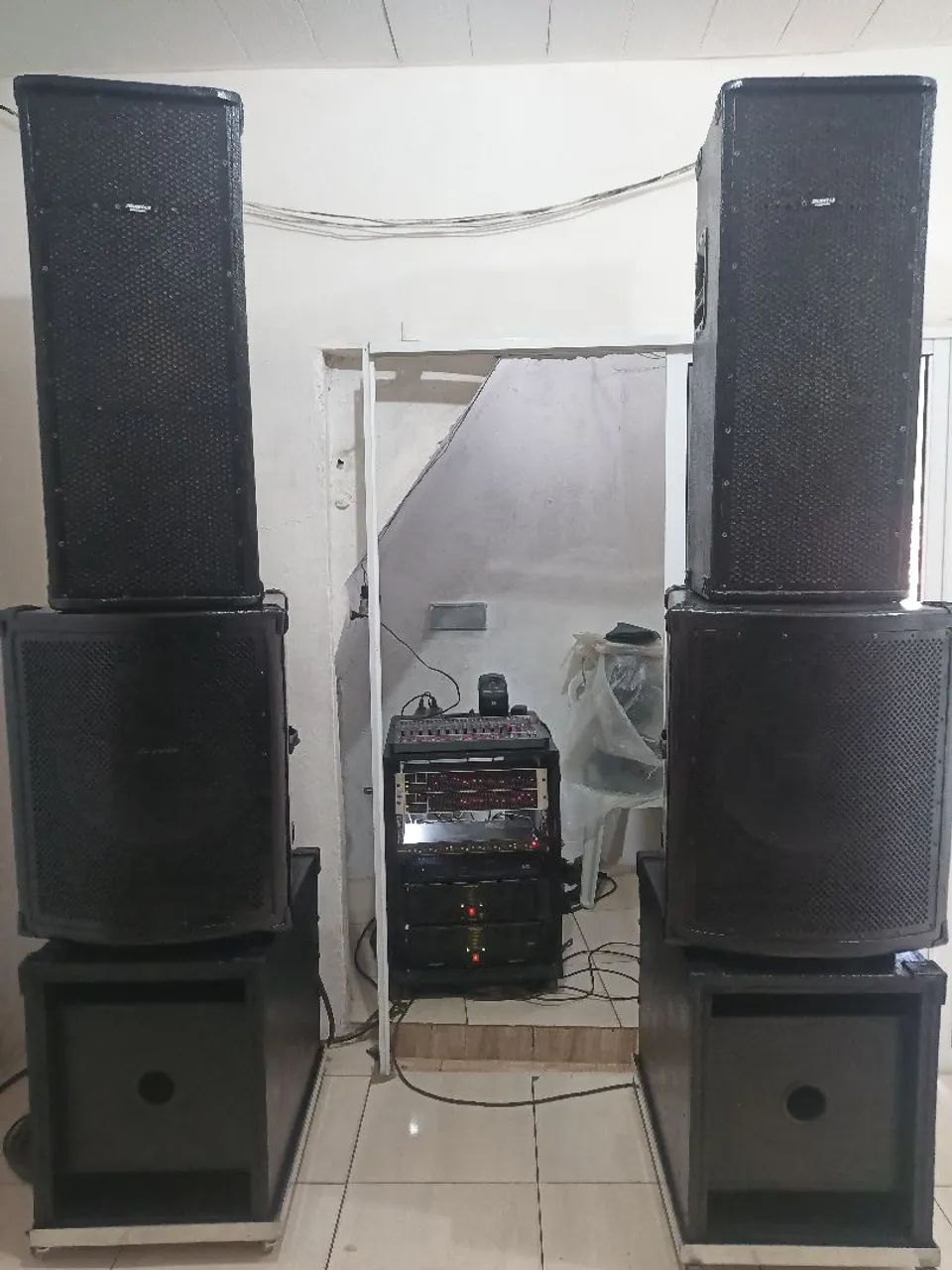 Vendo uma banda de som profissional 