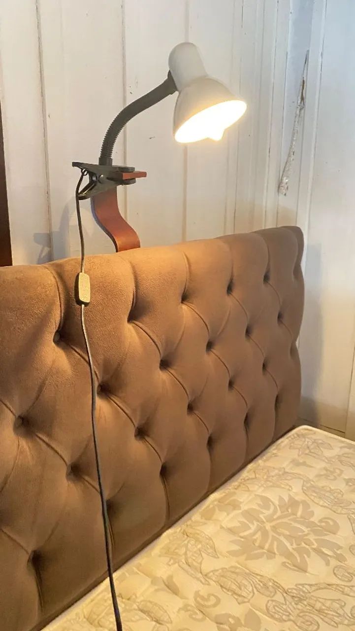 Cama de casal: base, colchão, cabeceira e luminária  - Foto 5