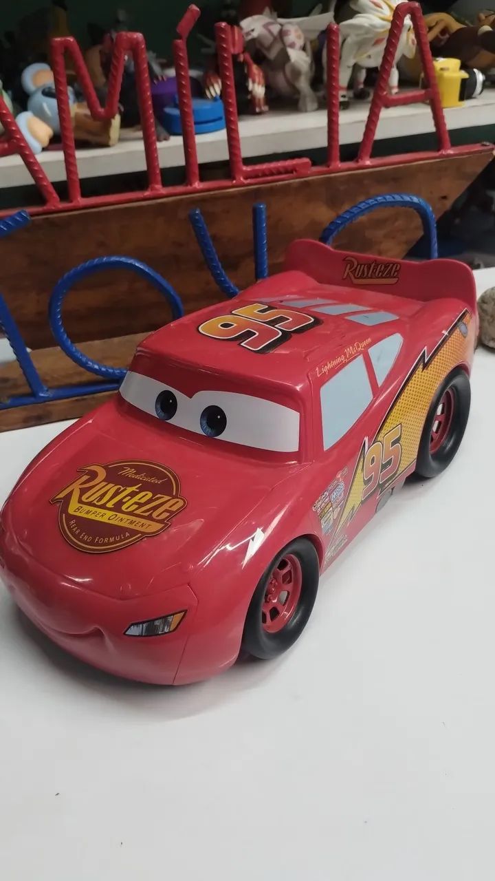 Carro relâmpago  vira pista
