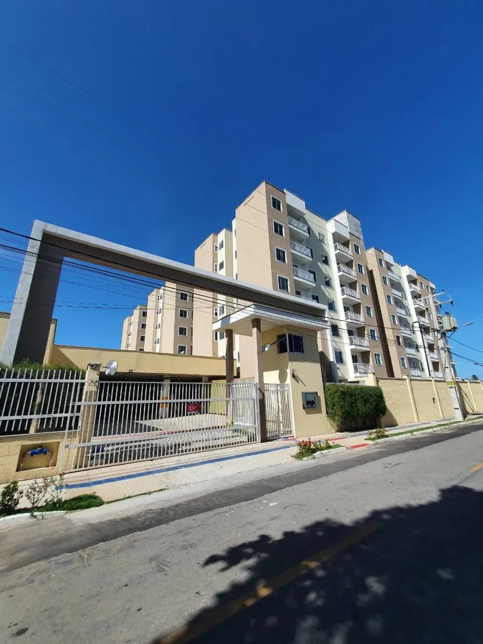 Apartamento novinho com elevador, 2 suítes, área de lazer no Eusébio - Ceará