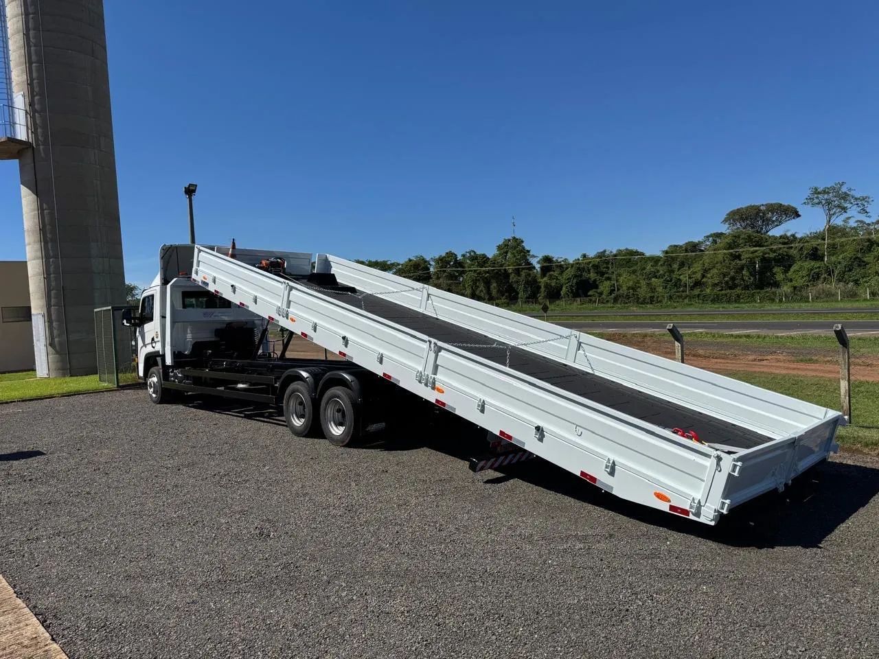 VW 13.180 DRC 6x2 delivery prime - plataforma 9 metros - Foto 3