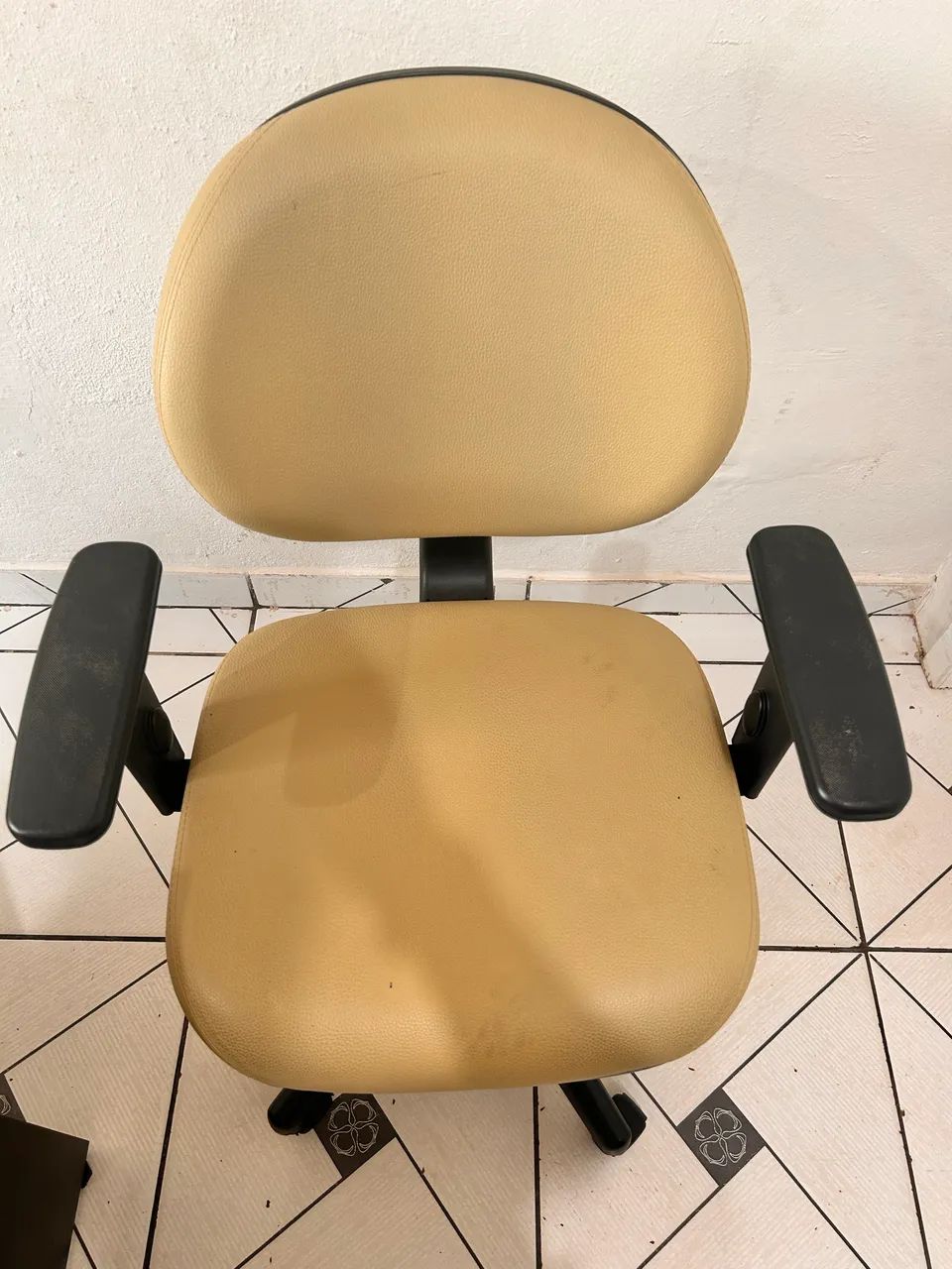 Cadeira de escritório Giratória e com rodinhas Courisimo 