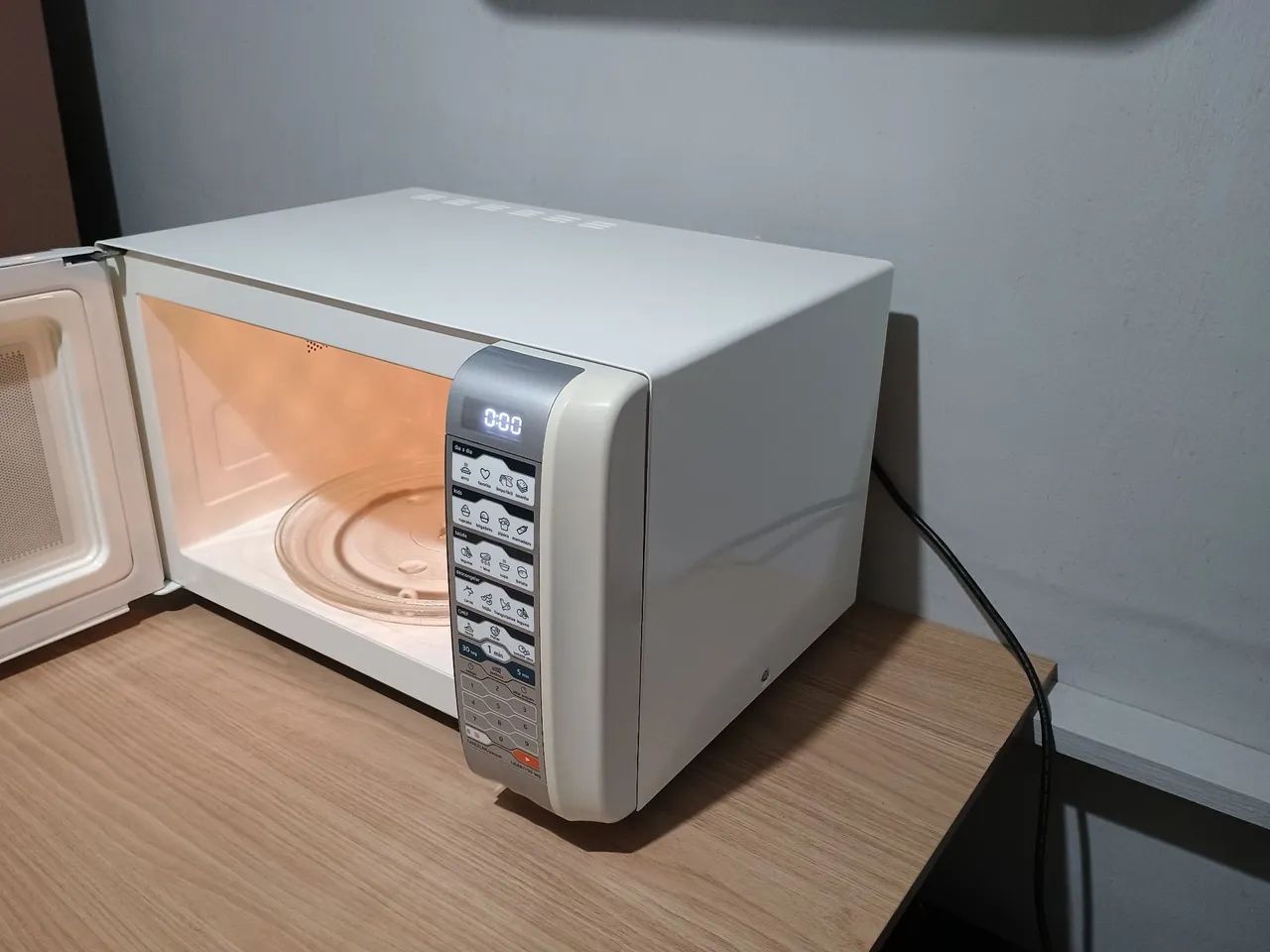 Microondas Midea 32L - Foto 4