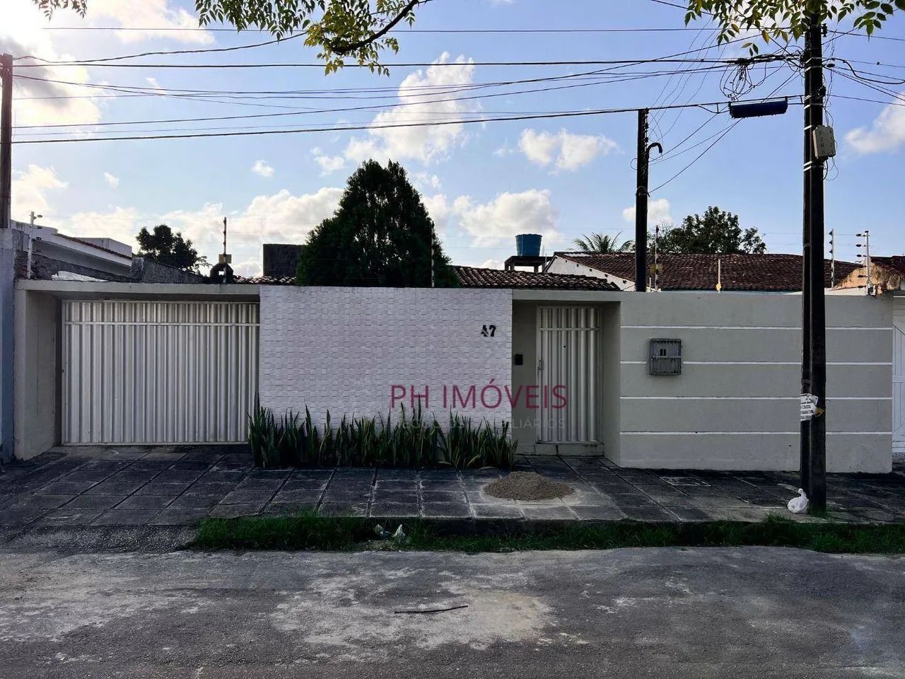 Casa com 4 dormitórios sendo 2 suítes + DCE e Piscina no Jardim Petrópolis - 255m²