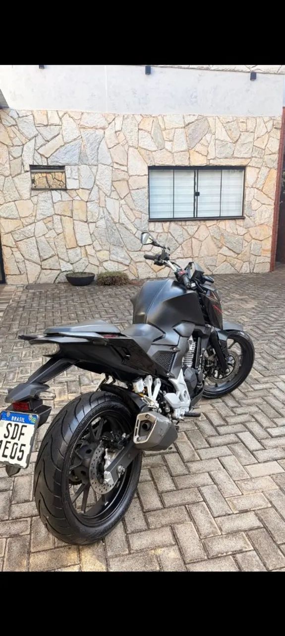Honda CB300F - Foto 2