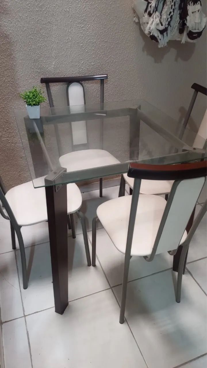 Mesa com 4 cadeiras  - Foto 2