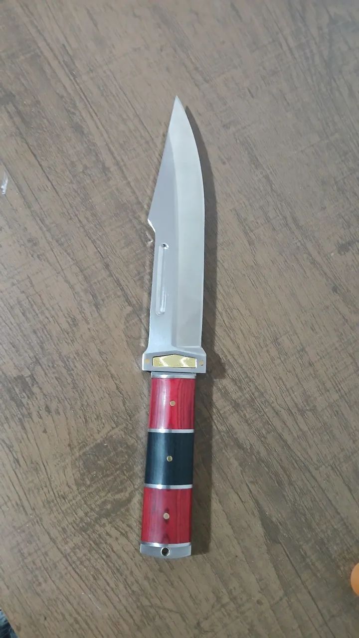 Faca de Caça Luxo Cabo Resinado Vermelho/Preto com Bainha - Foto 3