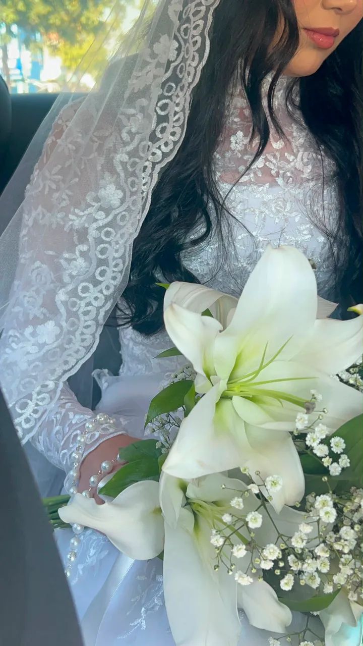 Vestido de noiva com renda, manga longa e gola alta - Foto 2