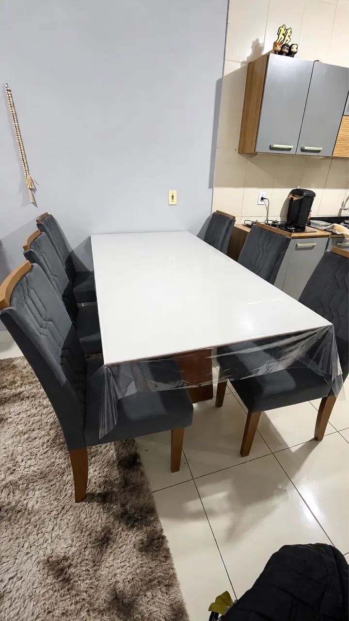 Mesa de vidro com 6 cadeiras 