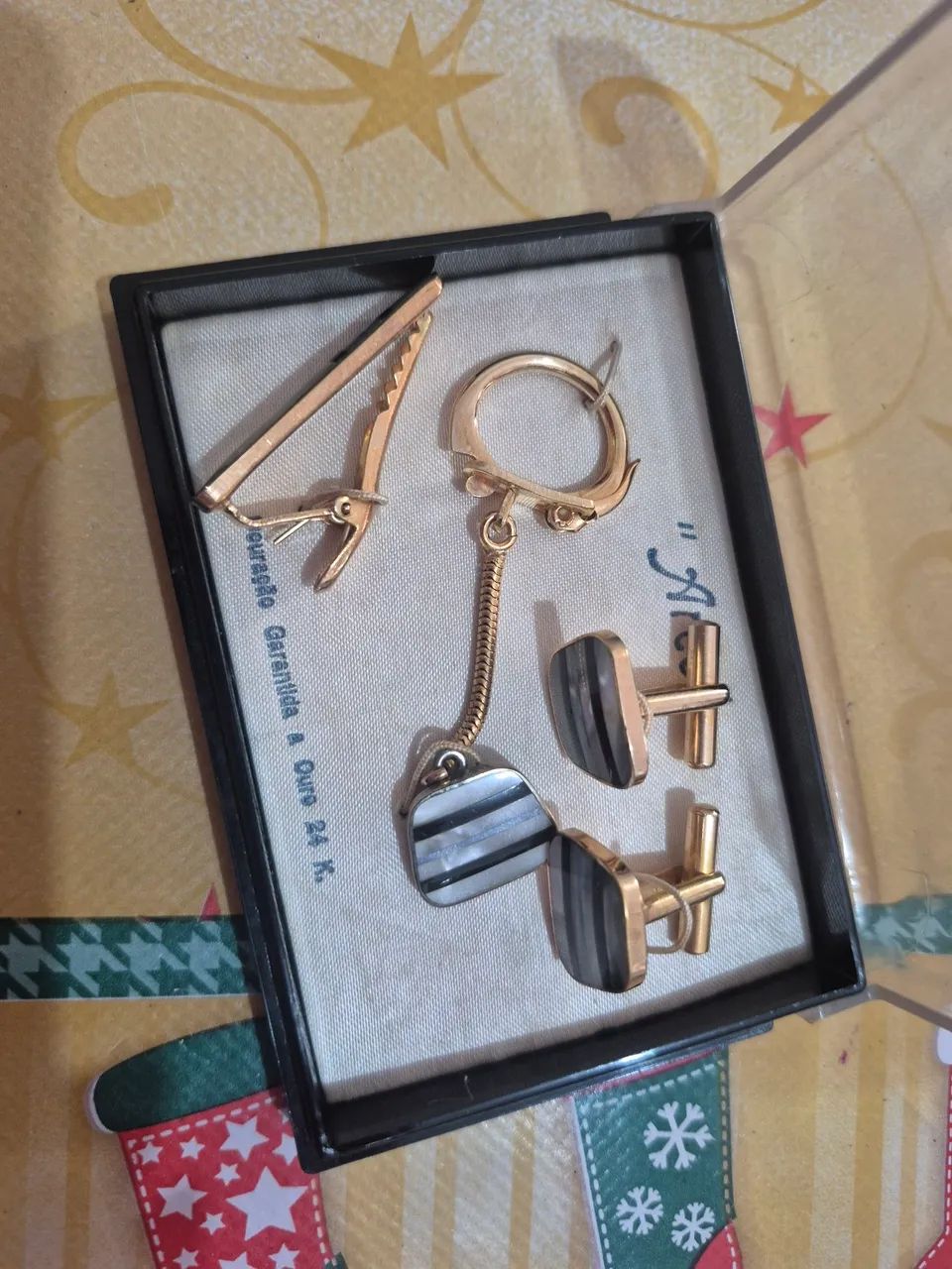 Abotoadura masculina antiguidade.banhada a ouro