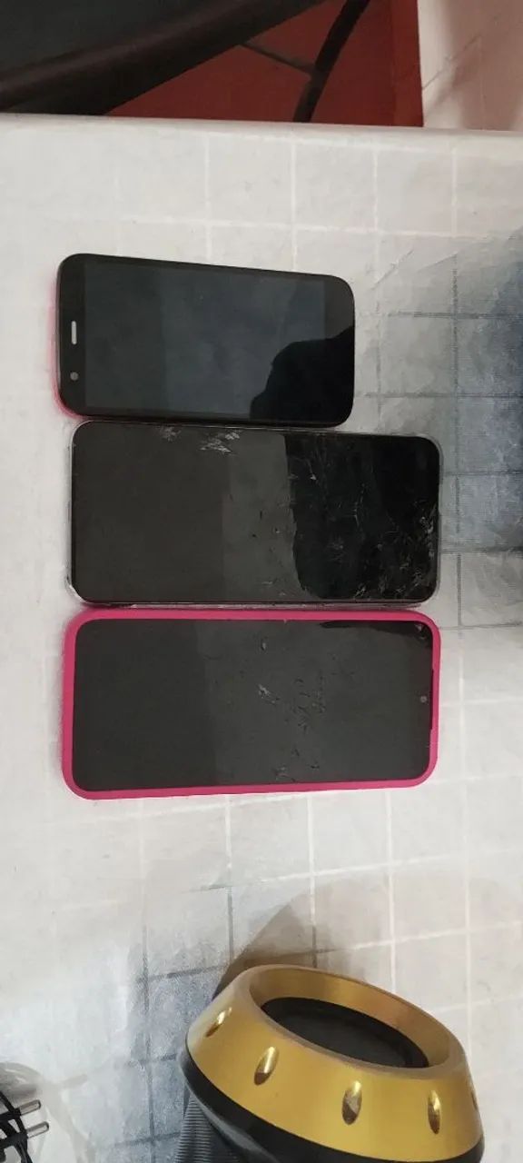 Lote: 2 celulares com tela quebrada, 1 não testado + teclado, mouse e 2 fones funcionando!